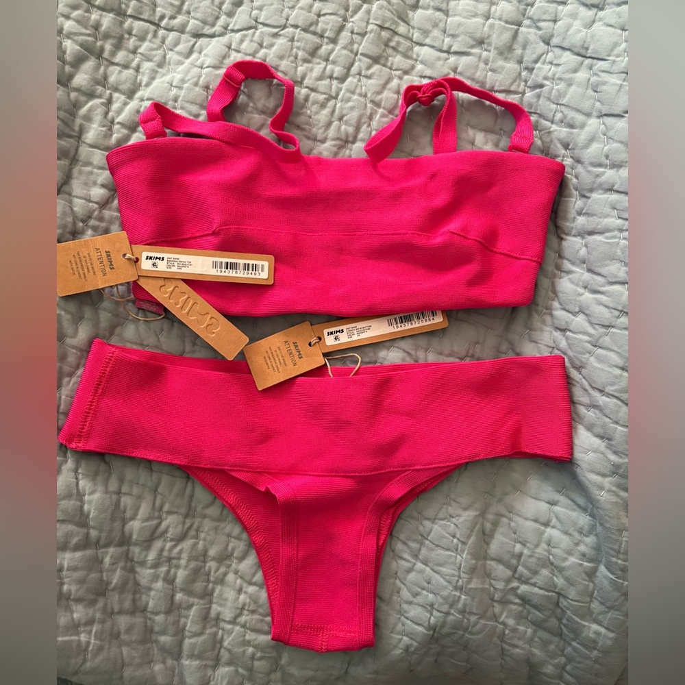Skims Swim Knit Bandeau Top XXS
Cheeky Bikini Bottom XS Color Pink Magenta